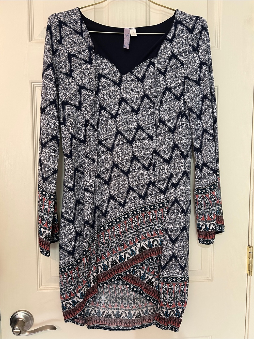 Francesca’s S Alya Navy Patteren and White Long-Sleeve Boho V-Neck Tunic Dress